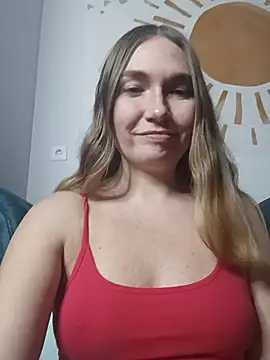 Snapshot of KisaVixen chatting on November 2025 04:32:02 PM KisaVixen online show from November 2025 04:32:02 PM