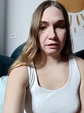 Snapshot of KisaVixen chatting on December 2025 04:24:02 PM KisaVixen online show from December 2025 04:24:02 PM