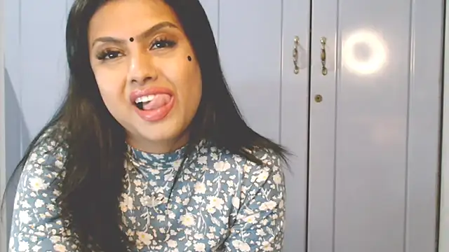 Indian GlowingMiax online show from October 2025 05:05:01 PM