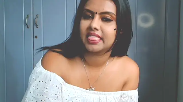 Indian GlowingMiax online show from October 2025 01:23:01 PM