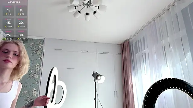 GlaydsLeveto online show from March 2026 04:44:02 AM