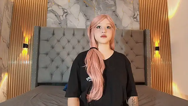 Snapshot of Suxan_White_ chatting on September 2025 12:12:01 PM Suxan White online show from September 2025 12:12:01 PM