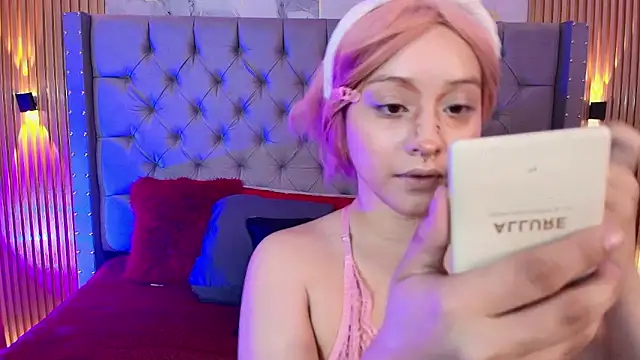 Suxan White  online show from January 2026 12:42:02 PM