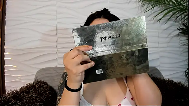 Suxan White  online show from May 2026 09:31:01 PM