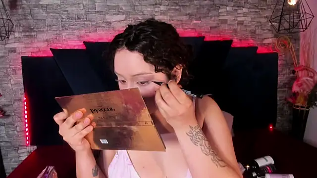 Suxan White  online show from April 2026 09:39:33 PM