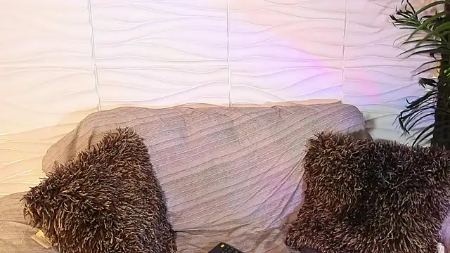 Suxan White  online show from April 2026 07:53:01 PM