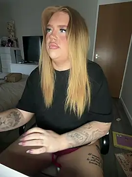 MysteriousMylaX online show from April 2026 02:01:05 PM