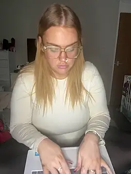 Snapshot of MysteriousMylaX chatting on December 2025 08:03:01 PM MysteriousMylaX online show from December 2025 08:03:01 PM