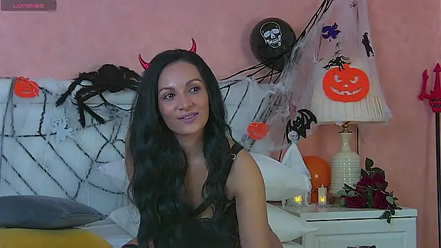 Snapshot of NovaDiamond chatting on October 2025 05:50:01 AM NovaDiamond online show from October 2025 05:50:01 AM