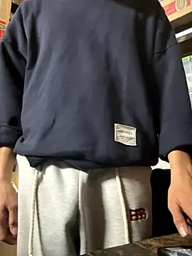 linh21107 online show from November 2025 07:00:02 AM