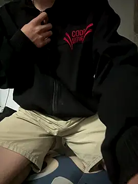 linh21107 online show from December 2025 05:34:02 PM