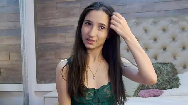 Snapshot of CarolinaBlair chatting on October 2025 05:30:01 AM CarolinaBlair online show from October 2025 05:30:01 AM