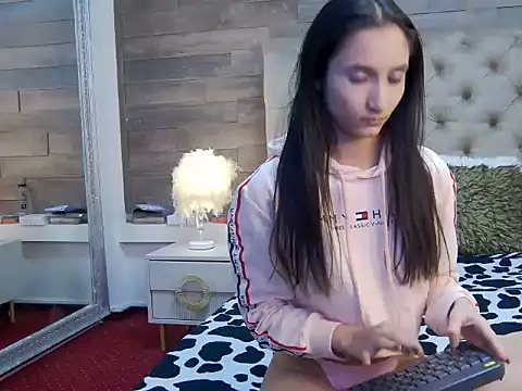 Snapshot of CarolinaBlair chatting on November 2025 09:52:01 PM CarolinaBlair online show from November 2025 09:52:01 PM