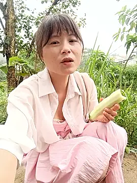 Snapshot of linda_bae00 chatting on May 2026 01:56:01 AM linda bae00 online show from May 2026 01:56:01 AM