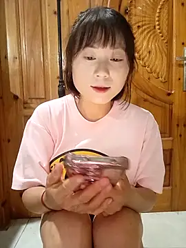 Snapshot of linda_bae00 chatting on May 2026 12:31:01 PM linda bae00 online show from May 2026 12:31:01 PM