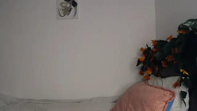   abrill   online show from October 2025 11:39:01 PM