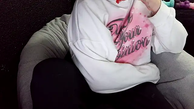 Snapshot of fetishslut4u chatting on October 2025 04:05:02 AM fetishslut4u online show from October 2025 04:05:02 AM