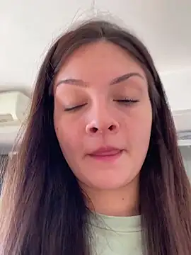 Danielaeliana online show from May 2026 05:23:02 PM
