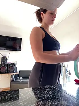 Danielaeliana online show from April 2026 07:17:01 PM