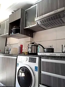 Danielaeliana online show from November 2025 07:03:01 PM