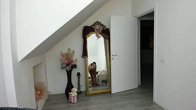 Ranya Evy online show from March 2026 04:16:02 PM