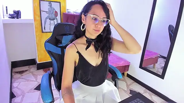 Snapshot of alison_moon7 chatting on October 2025 12:39:01 PM alison moon7 online show from October 2025 12:39:01 PM