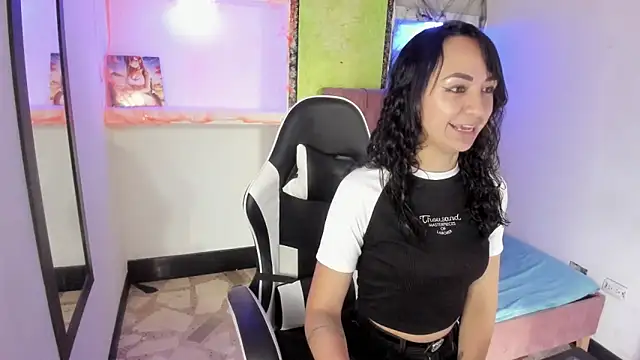 alison moon7 online show from October 2025 12:17:01 PM