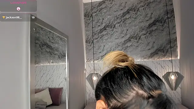 Emilly mell online show from October 2025 11:44:02 AM