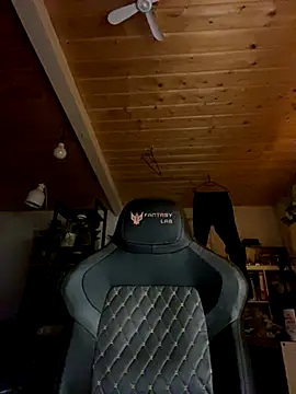 Snapshot of JohnDrippingCum chatting on October 2025 04:44:02 AM JohnDrippingCum online show from October 2025 04:44:02 AM