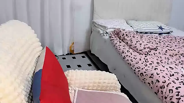 Snapshot of Xiali-166 chatting on October 2025 04:17:02 PM Xiali-166 online show from October 2025 04:17:02 PM