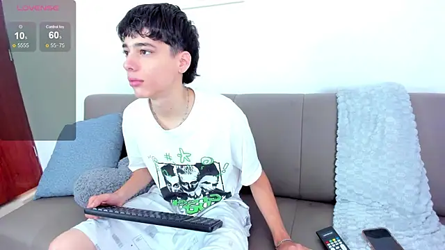 Snapshot of oblivion_deku chatting on December 2025 01:32:02 PM oblivion deku online show from December 2025 01:32:02 PM