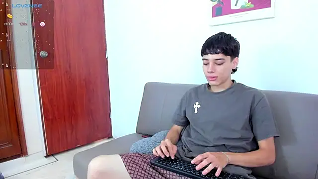 Snapshot of oblivion_deku chatting on December 2025 01:32:01 PM oblivion deku online show from December 2025 01:32:01 PM