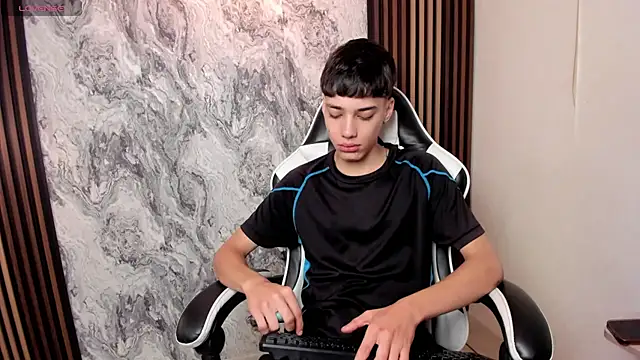 Snapshot of oblivion_deku chatting on November 2025 02:33:01 PM oblivion deku online show from November 2025 02:33:01 PM