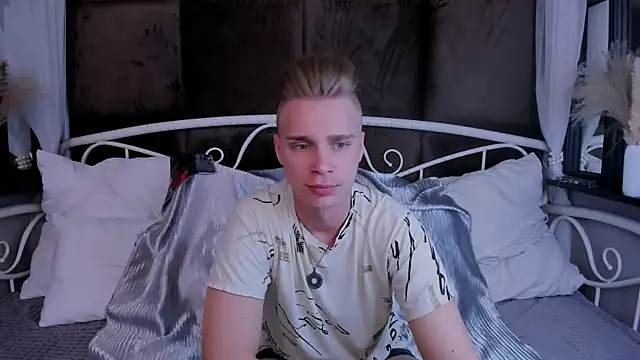 Snapshot of LawrenceMiles chatting on September 2025 11:00:01 AM LawrenceMiles online show from September 2025 11:00:01 AM