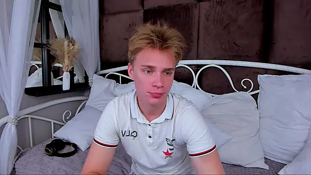 Snapshot of LawrenceMiles chatting on September 2025 10:47:01 AM LawrenceMiles online show from September 2025 10:47:01 AM