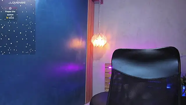 Daiisy kiss online show from November 2025 07:25:01 PM