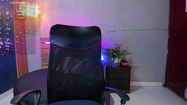 Daiisy kiss online show from November 2025 07:25:01 PM