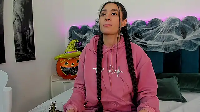 EmilyHanks  online show from October 2025 11:26:02 PM