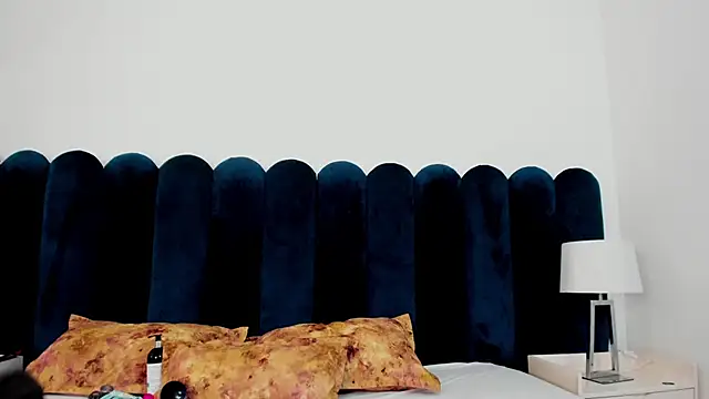 EmilyHanks  online show from November 2025 11:38:02 PM