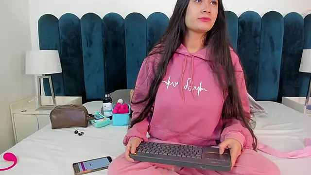 EmilyHanks  online show from January 2026 10:58:01 PM