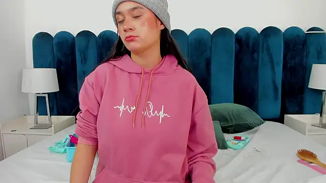 EmilyHanks  online show from November 2025 11:19:01 PM