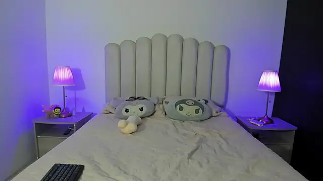 Snapshot of SofieBunnie chatting on November 2025 11:10:01 PM SofieBunnie online show from November 2025 11:10:01 PM