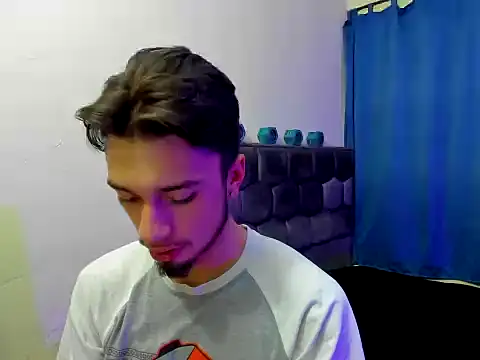 Snapshot of theostone chatting on September 2025 08:40:02 AM theostone online show from September 2025 08:40:02 AM