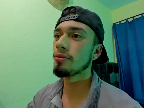 Snapshot of theostone chatting on September 2025 07:31:01 AM theostone online show from September 2025 07:31:01 AM