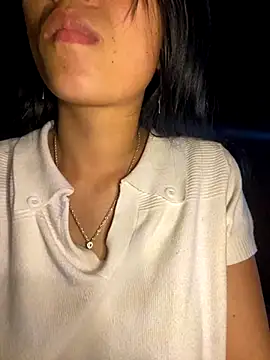 EmLy02 online show from November 2025 11:58:02 AM