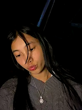 EmLy02 online show from November 2025 12:09:02 PM