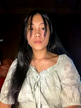 EmLy02 online show from November 2025 12:19:01 PM