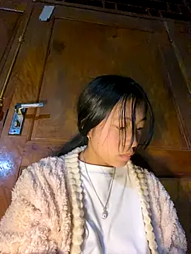 EmLy02 online show from November 2025 12:43:02 PM