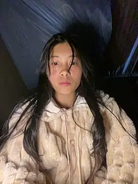 EmLy02 online show from November 2025 12:16:01 PM