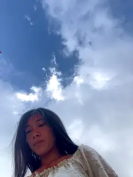 EmLy02 online show from December 2025 01:28:01 AM